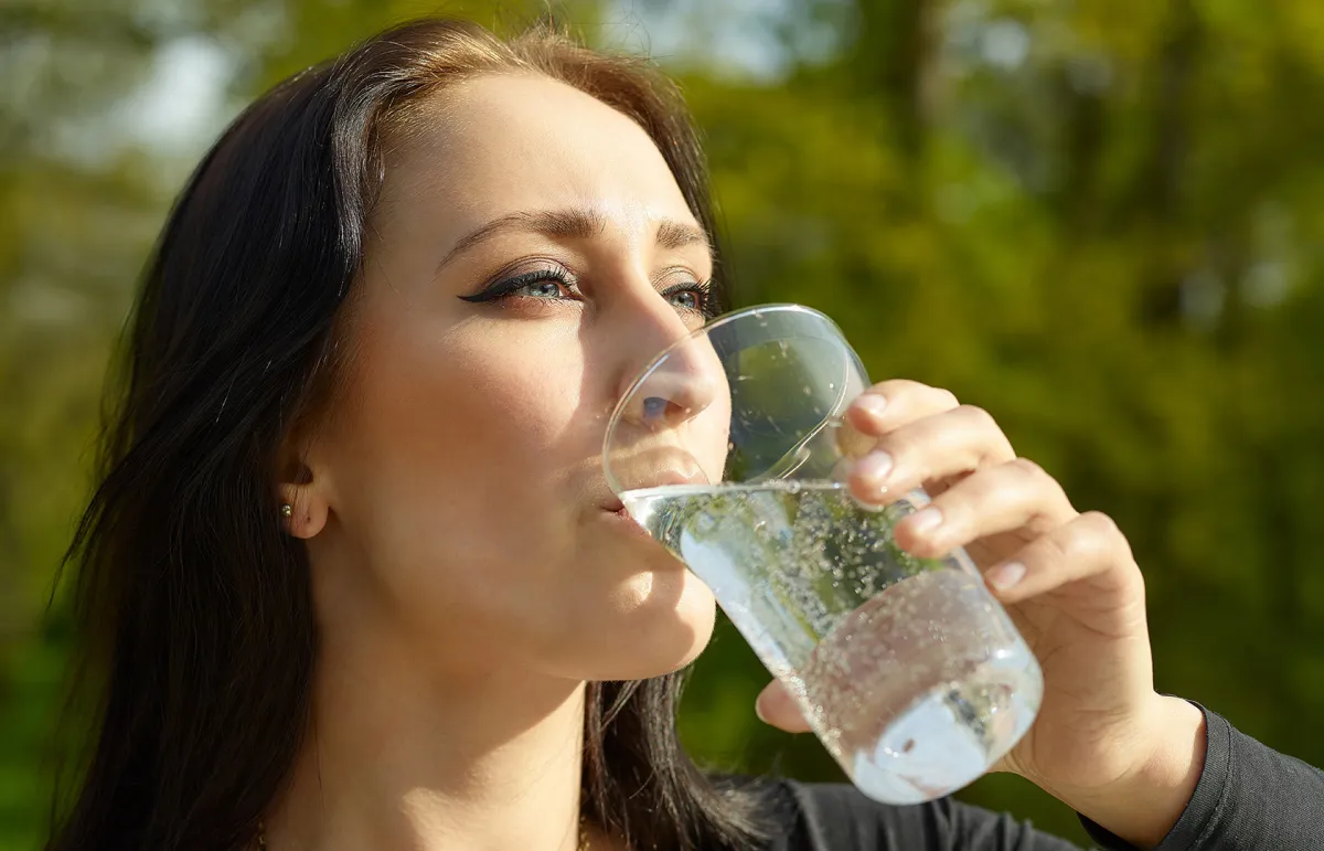 فوائد المياه الغازية للقولون (المصدر: Shutterstock)