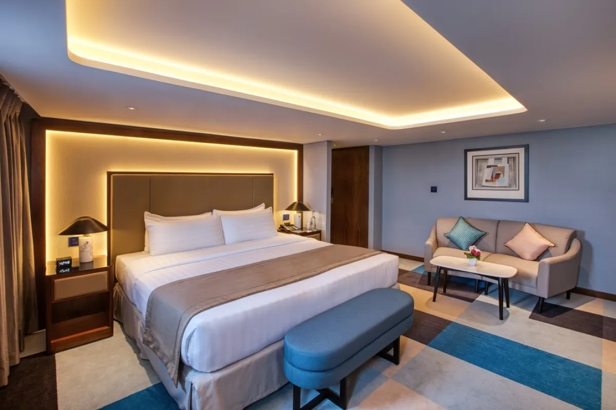 فندق كوين إليزابيث 2 العائم في دبي