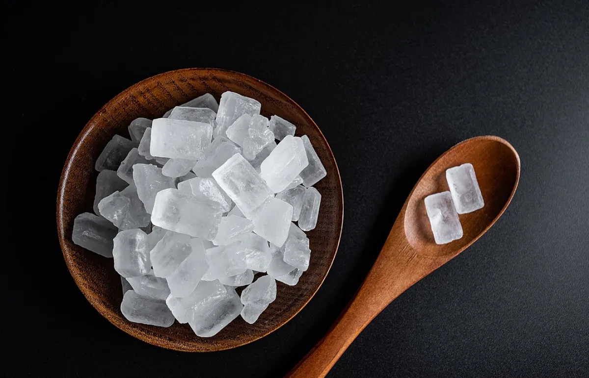 ينقي الصوت من البحة أو الخشونة (المصدر:  Shutterstock)