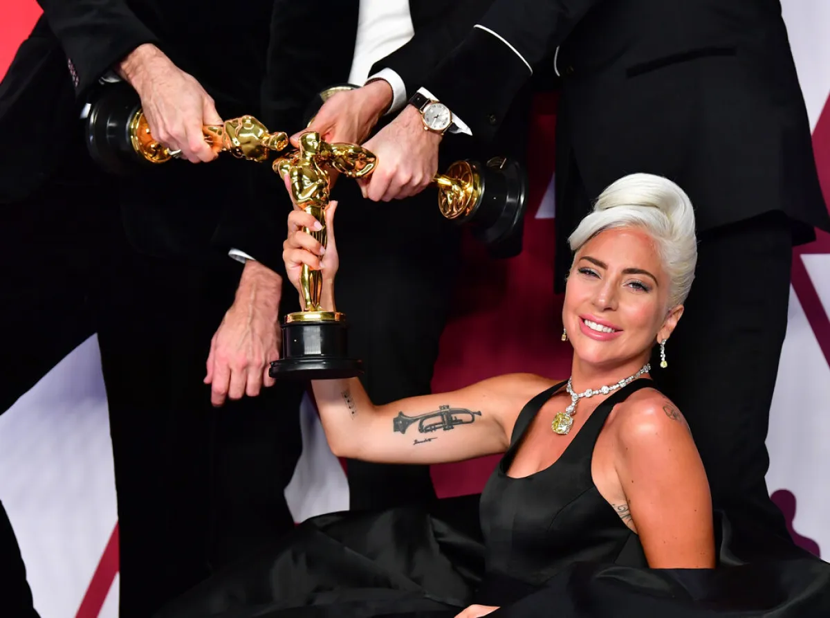 الوشم على ذراع ليدي غاغا Lady Gaga (مصدر الصورة: AFP / FREDERIC J. BROWN)