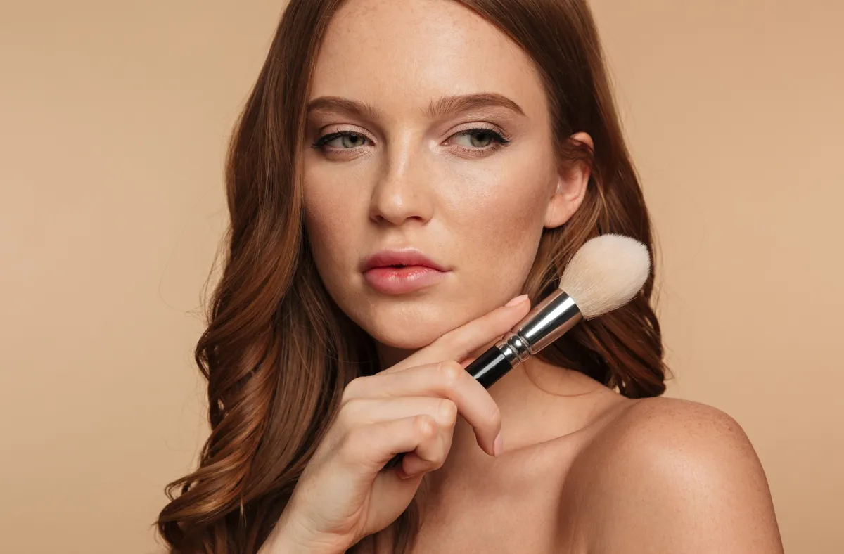 كريم الأساس - الصورة من  - الصورة من Freepik 