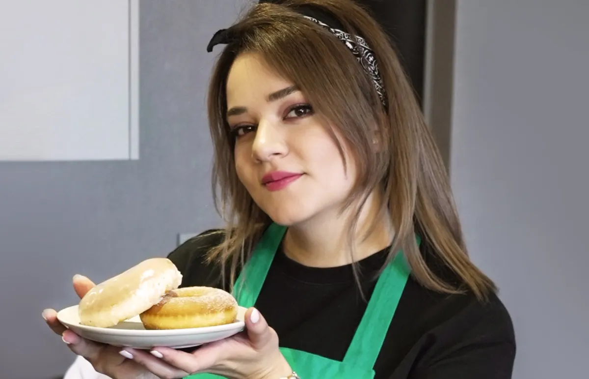 الشيف آلاء فاروقة: صنعت حلويات لـ 150 يتيماً دعوتهم في يوم ميلادي