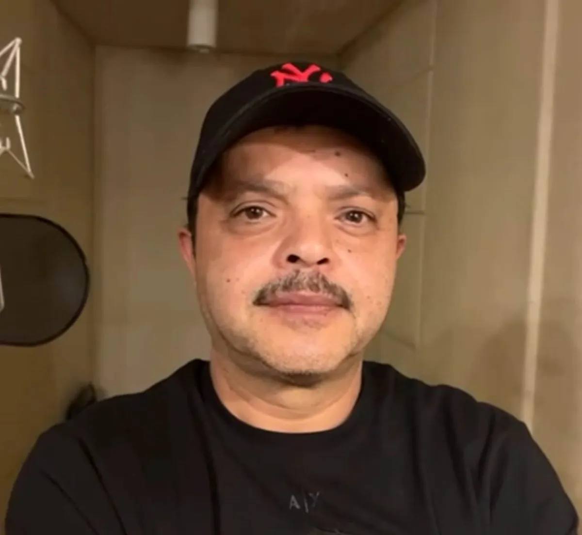 محمد هنيدي - الصورة من صفحته الرسمية على الفيس بوك