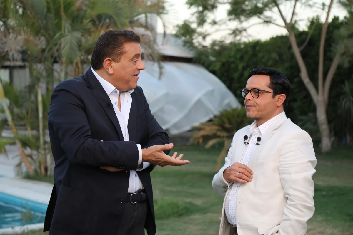 تحدث الهنيدي عن أبرز محطاته الفنية. الصورة من AsharqNews