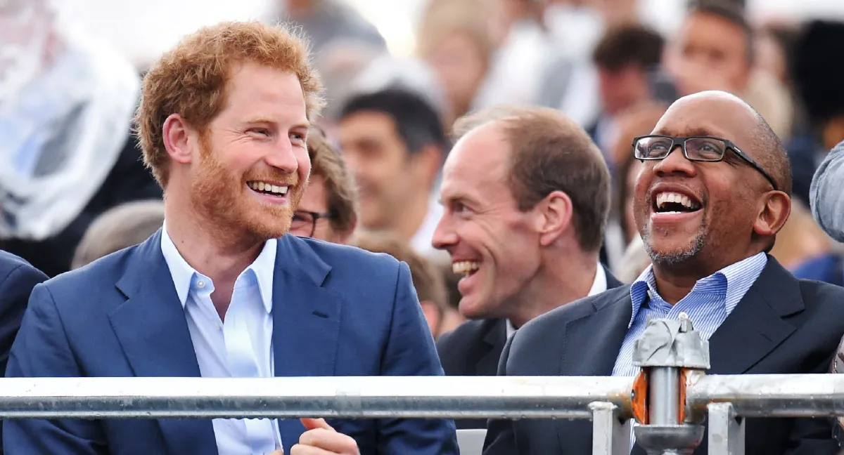 الأمير هاري والأمير سييسو (Prince Harry (L) shares a joke with Prince Seeiso). مصدر الصورة: Dominic Lipinski / POOL / AFP