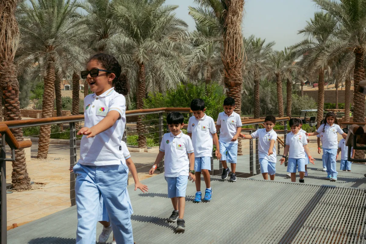 يشتمل على عدد من المسارات والأنشطة والفعاليات المتنوعة