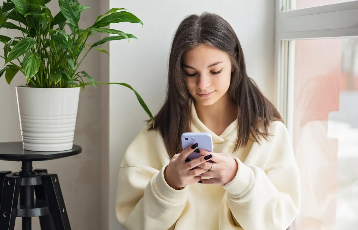 الإعلام الرقمي خطر كبير على صحة المراهقين النفسية.. نصائح خبيرة (المصدر: Shutterstock )