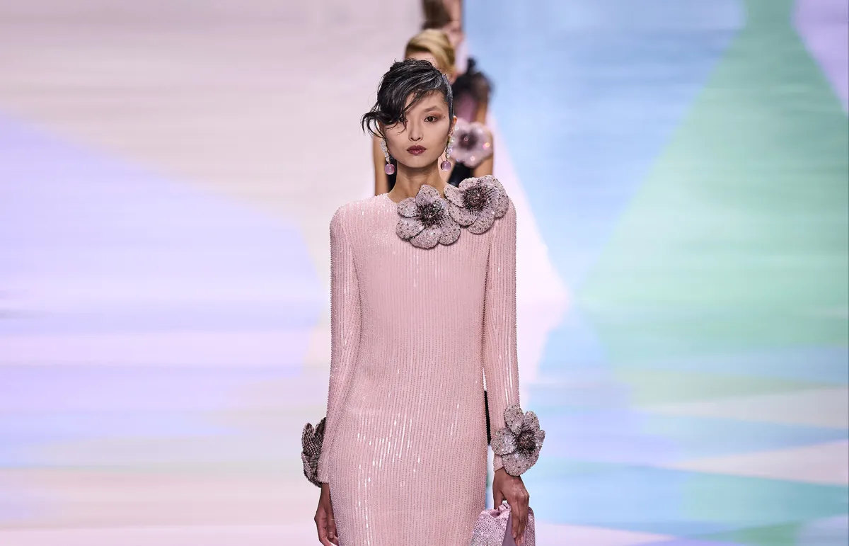 فساتين سهرة طويلة وناعمة للمحجبات من جيورجيو أرماني «Giorgio Armani»