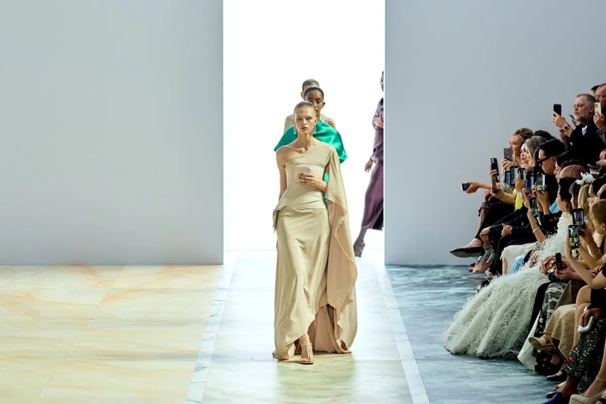 من عرض فندي 