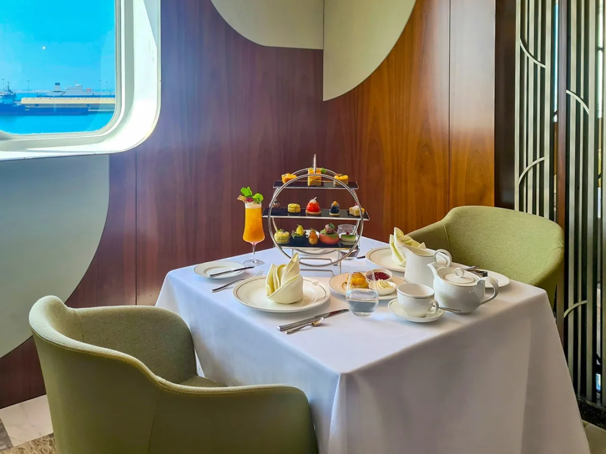 يمكن للضيوف الاستمتاع بالمأكولات المتنوعة مع القوائم المبتكرة على متن QE2.