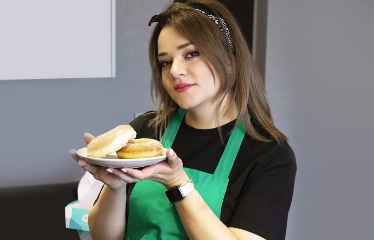 الشيف آلاء فاروقة: صنعت حلويات لـ 150 يتيماً دعوتهم في يوم ميلادي