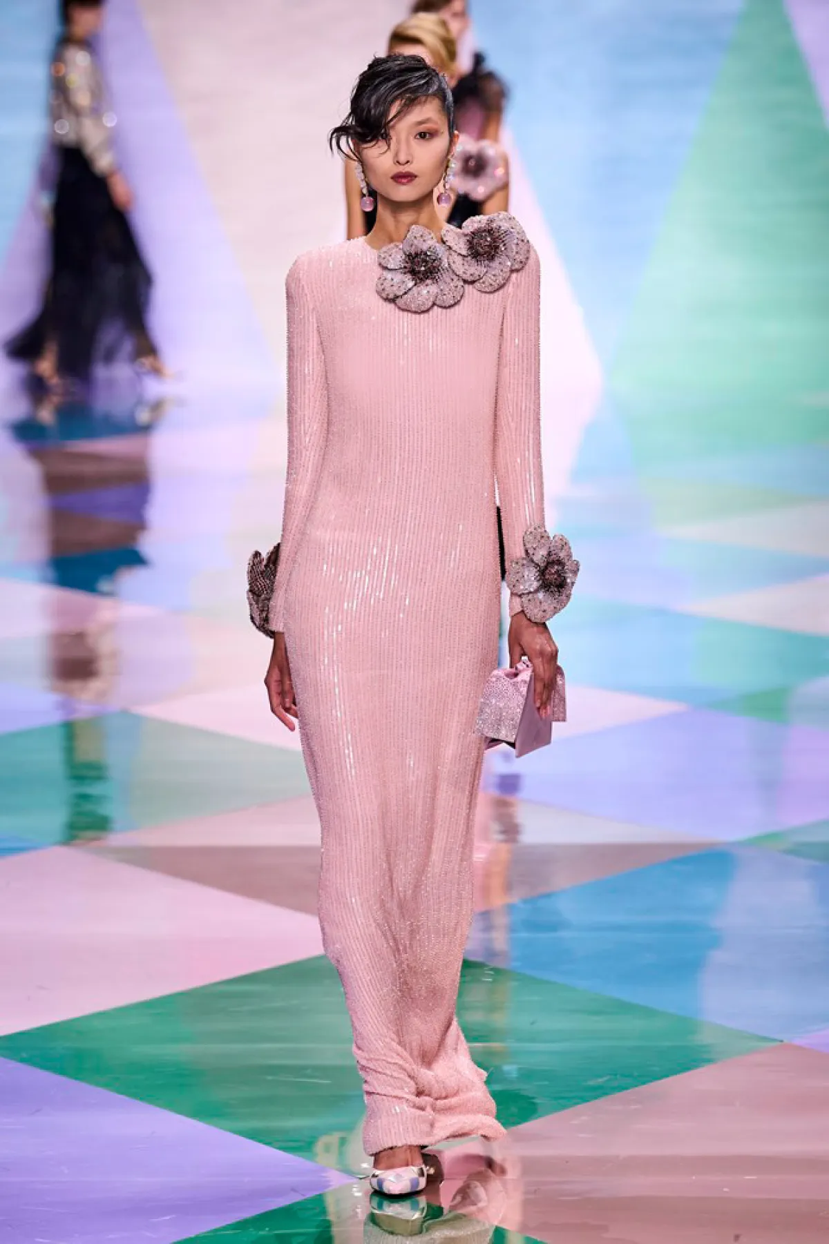 فساتين سهرة طويلة وناعمة للمحجبات من جيورجيو أرماني «Giorgio Armani»