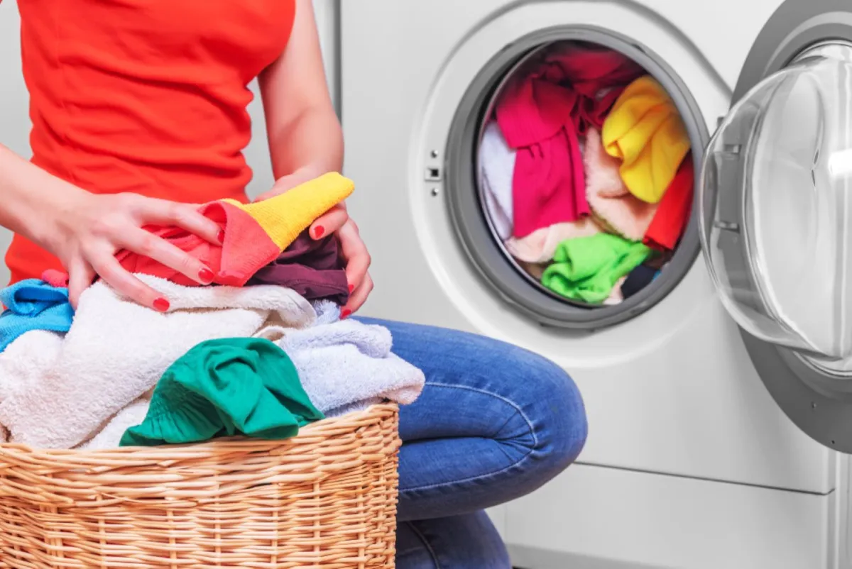 الخل يعمل على تحييد بقع الكلور ومنع انتشارها 