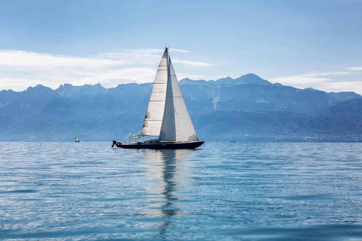 إنقاذ بحار وكلبه- الصورة من shutter stock