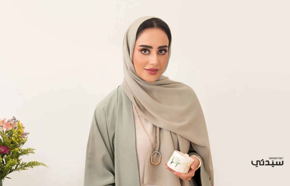 الفنانة التشكيلية والخزفية الإماراتية حصة العجماني