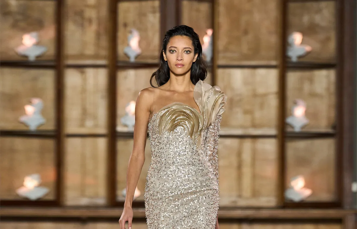 فستان خطوبة مزين بالترتر من رامي العلي Rami Al Ali