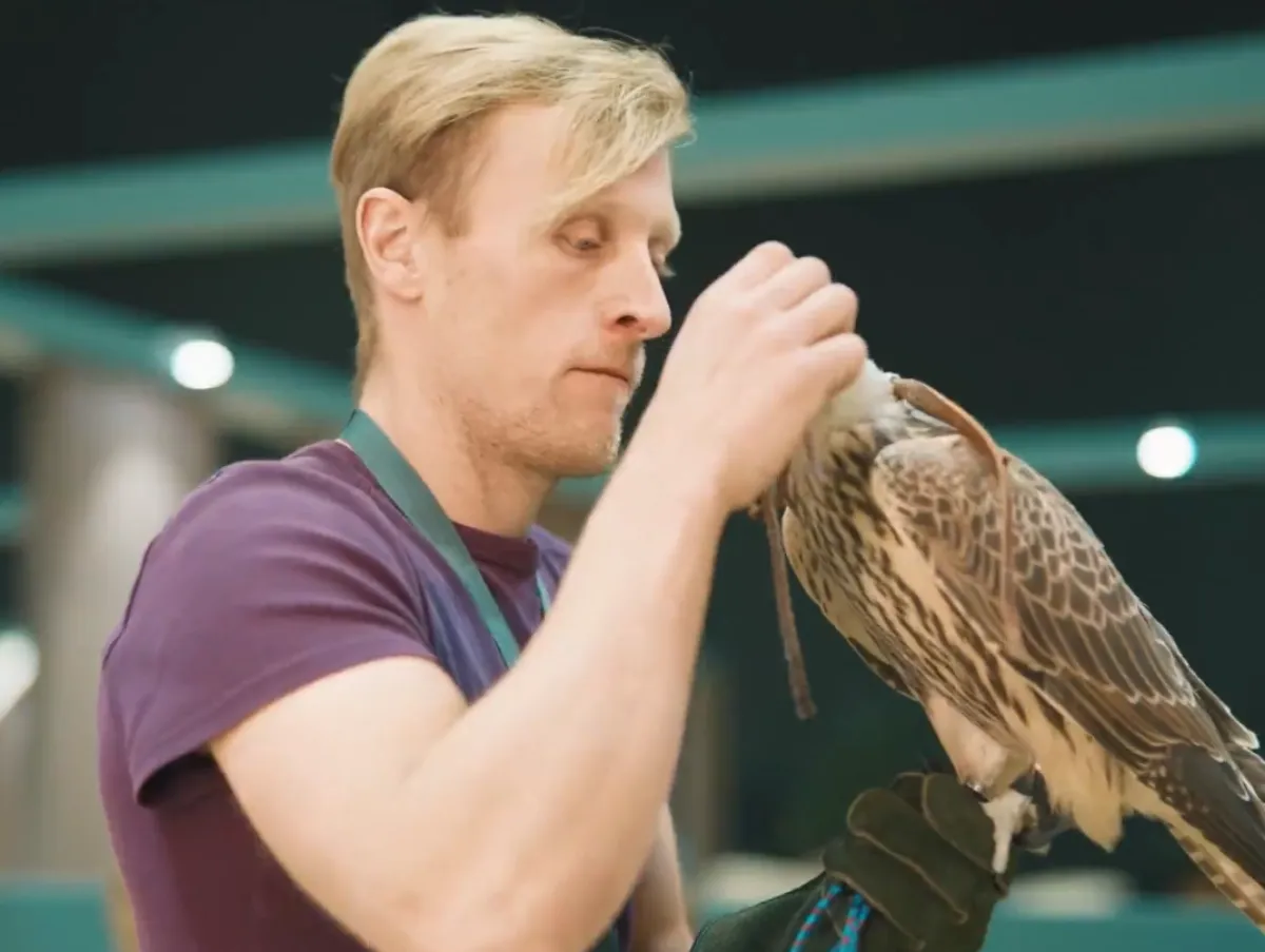 لأول مرة.. مشاركة مميزة لمزارع الصقور الهولندية في المزاد الدولي للصقور بالرياض 2023 - الصورة من حساب نادي الصقور السعودي على منصة إكس "تويتر سابقا"