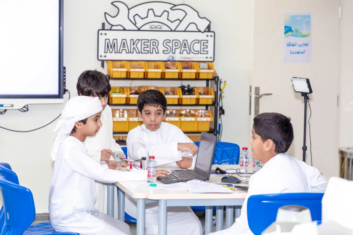 اختتام برنامج المخيم الصيفي للموهوبين في دبي - الصورة من وام