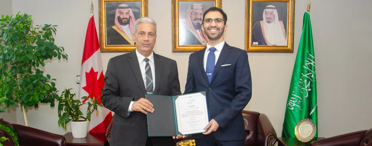 مبتعث سعودي يفوز بجائزة أفضل بحث علمي بـ "كندا" 2023 - الصورة من حساب الملحقية الثقافية السعودية بكندا على منصة إكس "تويتر سابقا"