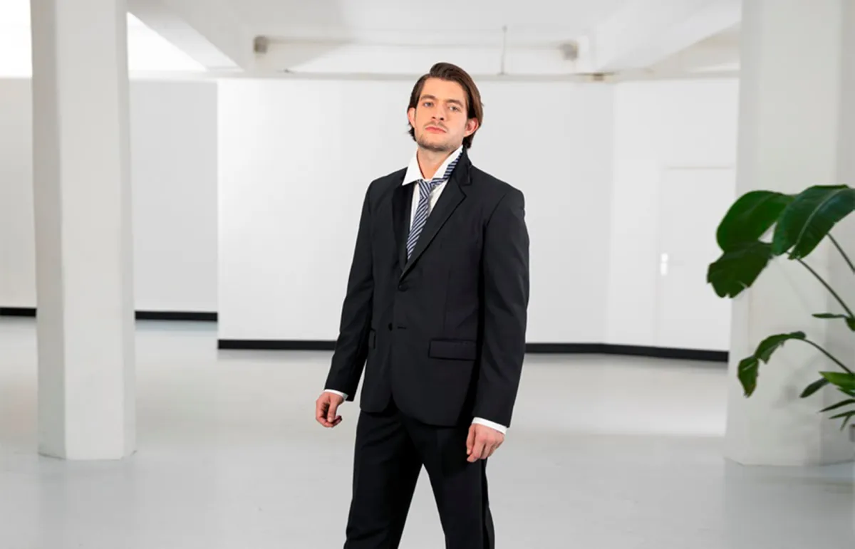 ألوان الكرفتات مع البدل من أنييس بي Agnes B 