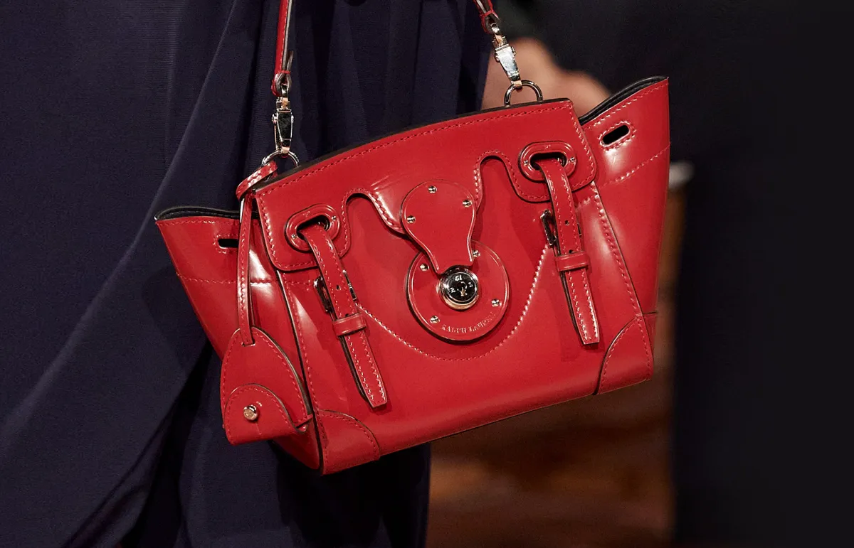 حقيبة باللون الأحمر من رالف لورين Ralph Lauren