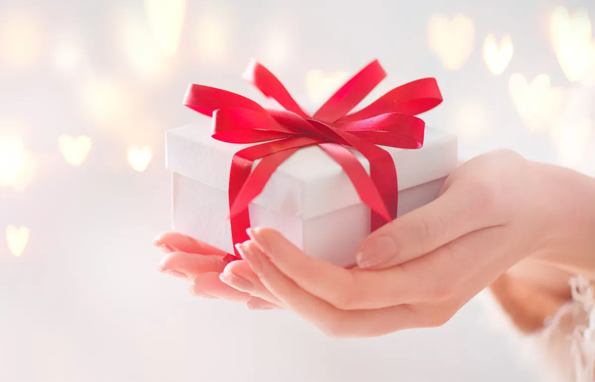 أفكار هدايا مميزة للمرأة الإماراتية في يومها - الصورة من Shutterstock