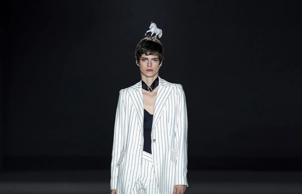 البدلة من ماركة Menchen Tomas - الصورة من Launchmetrics/Spotlight ©