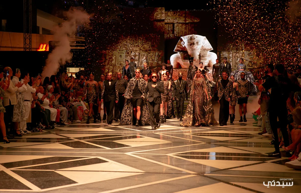المصمم مايكل سينكو يكرم الحضارة المصرية في عرضه الأول ضمن مهرجان العلمين