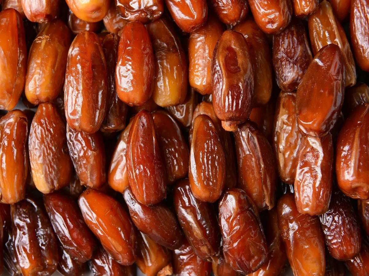 صورة لطبق من التمور