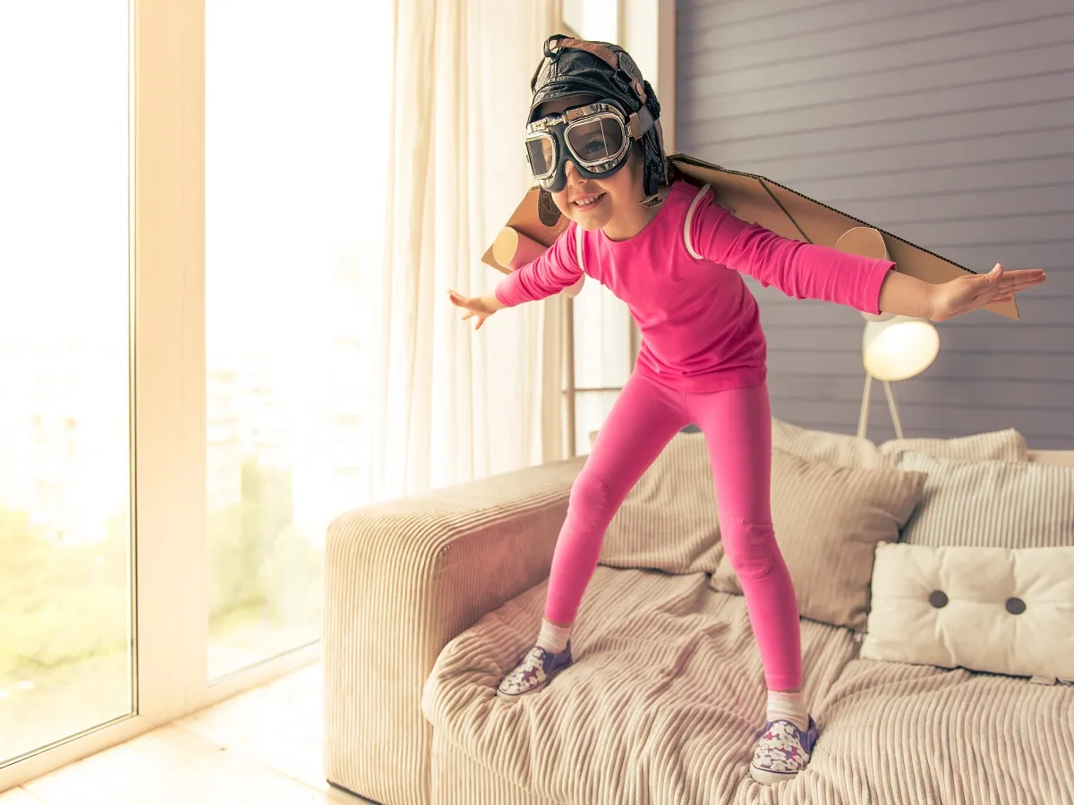 صورة لطفل يلعب