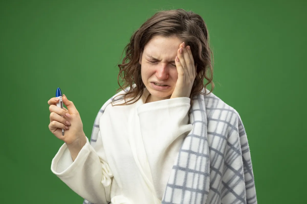 أعراض الإيبولا خطيرة.. وتتطلب التدخل الطبي الفوري (المصدر: Freepik)