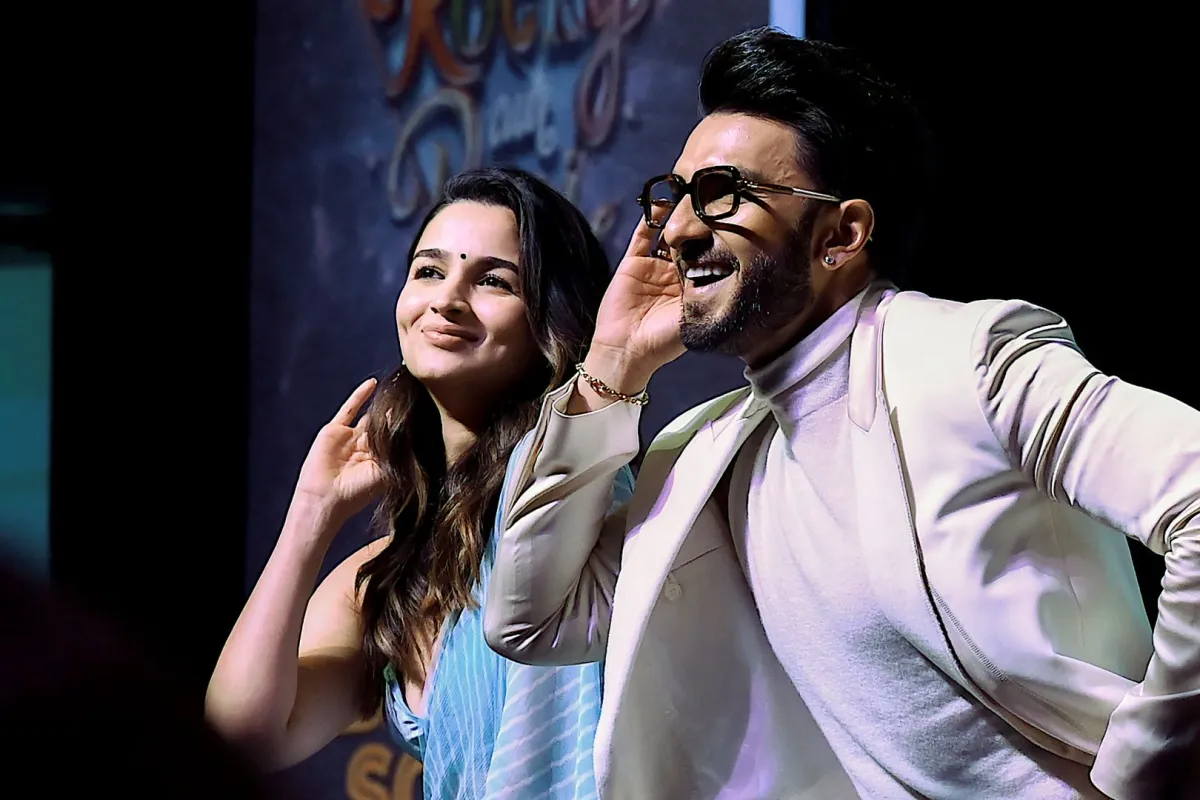 عليا بهات ورانفير سينغ (Alia Bhatt and Ranveer Singh). مصدر الصورة: SUJIT JAISWAL / AFP