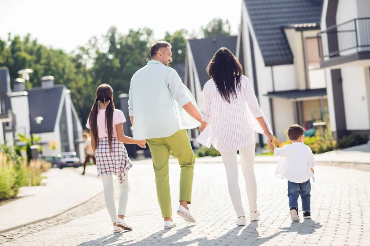 صورة عائلة - الصورة من stockadobe