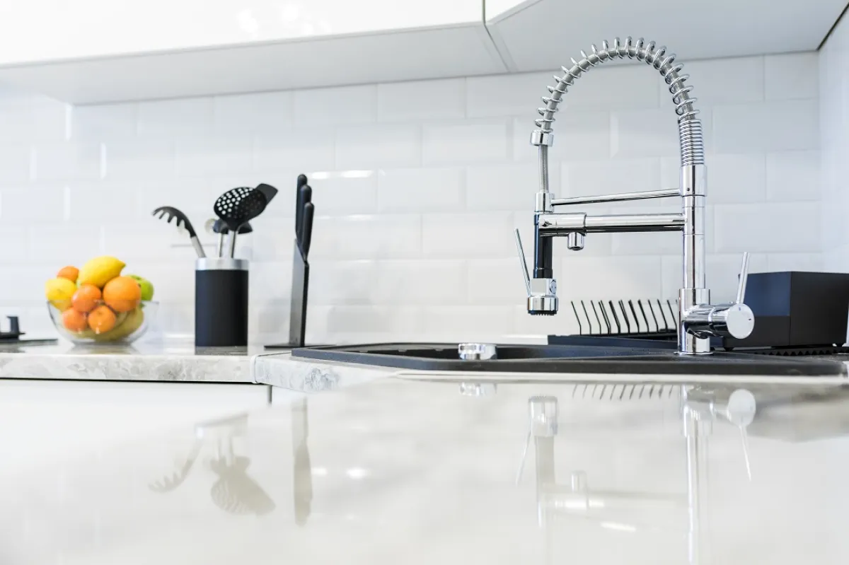 دليل تنظيف حوض المطبخ 