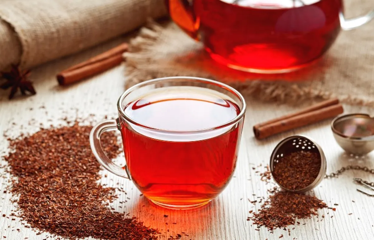 للشاي الأحمر أضرار كثيرة وخطيرة على صحة القلب (المصدر: Shutterstock)
