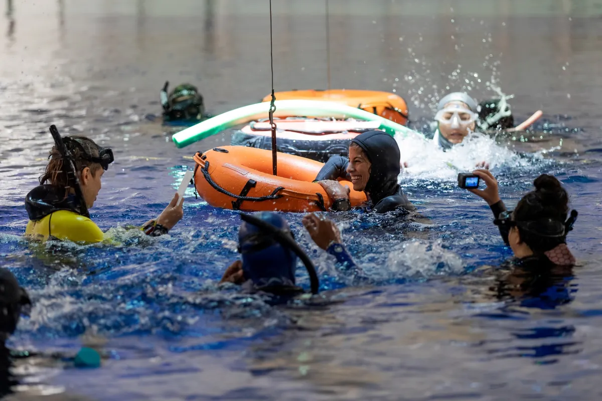 الإماراتية ياسمين بكر تحقق رقماً قياسياً جديداً في فئة الغوص الحر عن طريق شد 