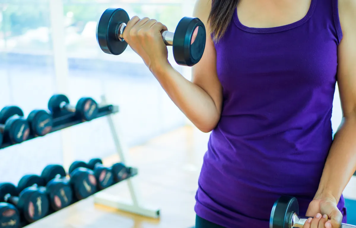 تمارين الظهر بالدمبل