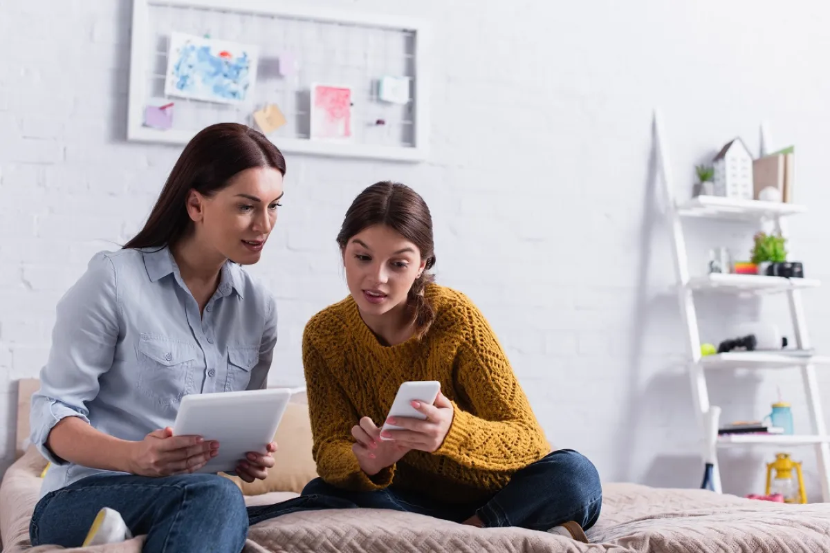 صورة لحديث ونقاش هاديء