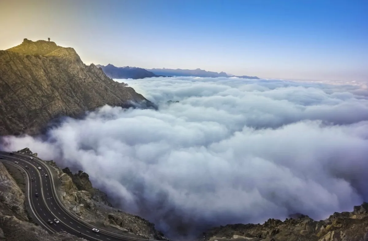 الضباب والمرتفعات الجبلية في الطائف