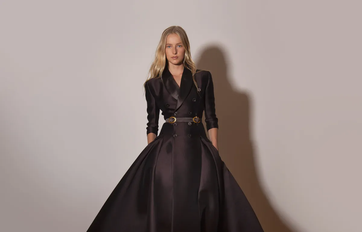  موديلات فساتين لون أسود طويلة للمحجبات من ألكسيس مابيل Alexis Mabille (الصورة من موقع  Launchmetrics/Spotlight ©)