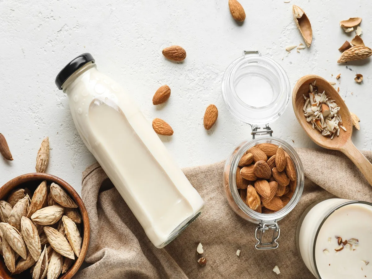 صورة لحليب اللوز