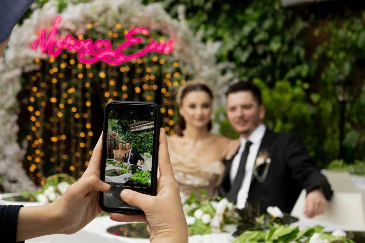 زفاف وسْط الفيضانات