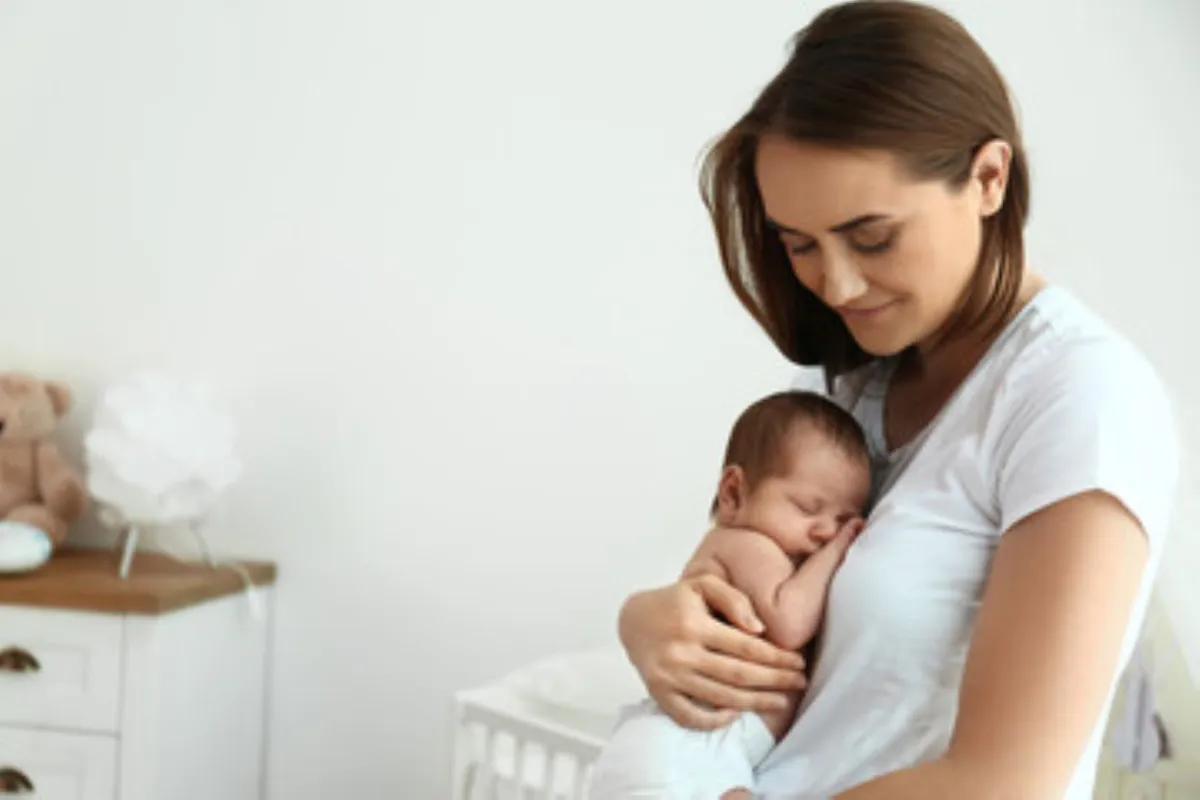 صورة تشير لأهمية الرضاعة الطبيعية للأم والطفل