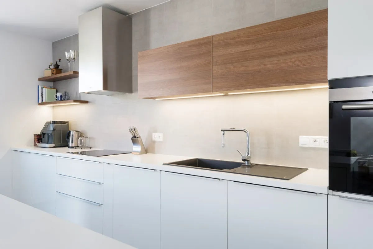 استخدام المروحة الصغيرة داخل المطبخ