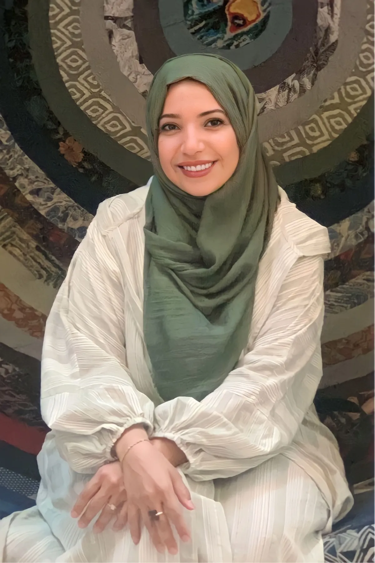 تظهر الصورة شخصية أميرة باسودان