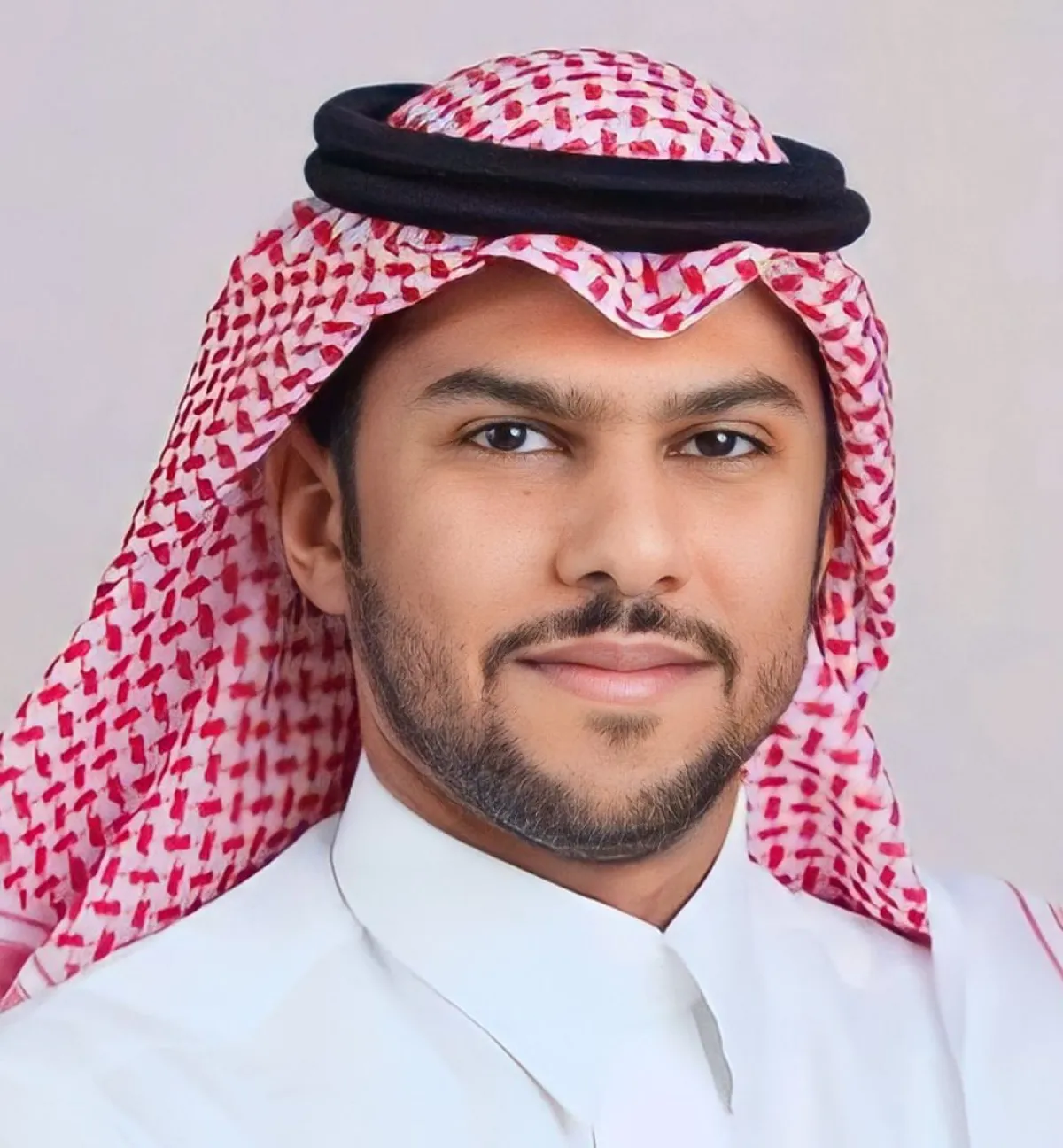 تظهر الصورة شخصية سيف السويلم