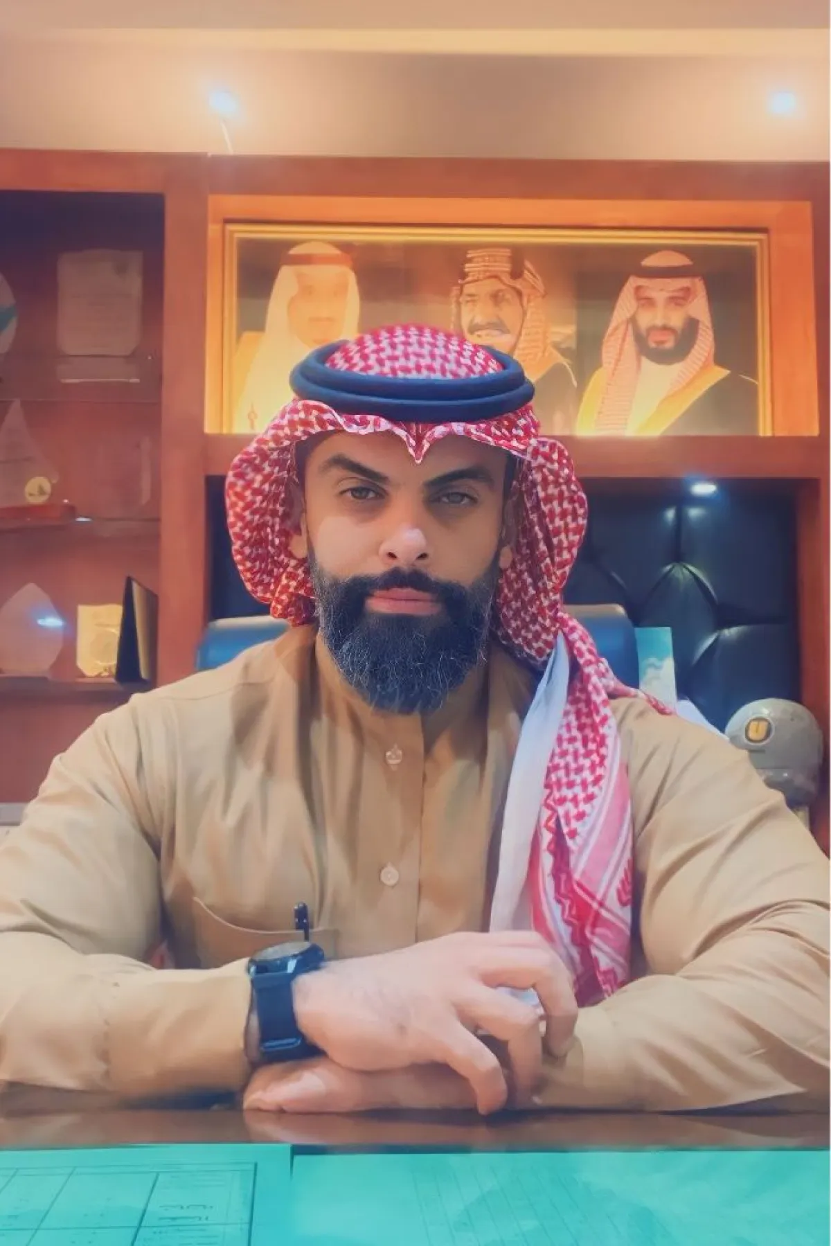 تظهر الصورة شخصية محمد السلمان