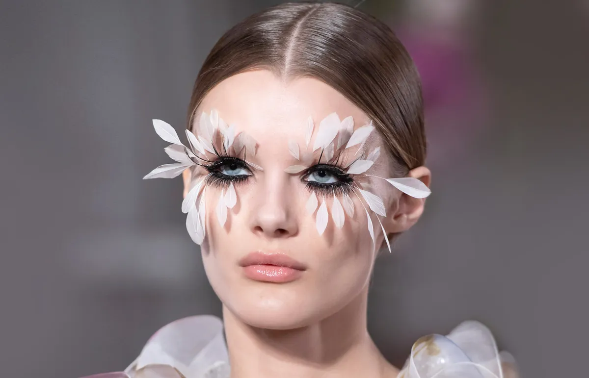 ماسكرا بتأثير الرموش الإصطناعية Falsies Effect Mascara