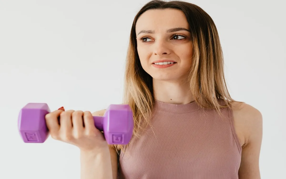 تمرين رفع الأثقال (المصدر: pexels)