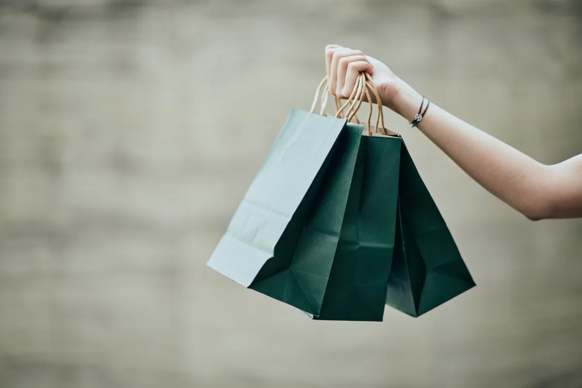 اختيار المقاس المناسب في الملابس أثناء التسوق